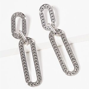 Link chain and textured, post drop earrings (pierced)
(New)